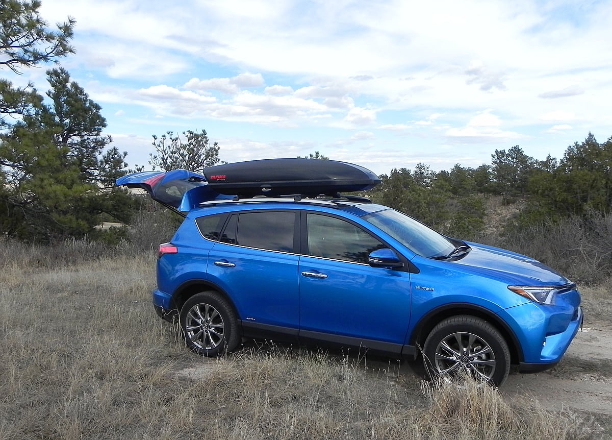 Review: 2016 Toyota RAV4 Hybrid Outperforms the Competition