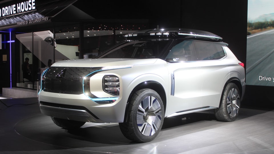 Mitsubishi heads for the Swiss Alps with plug-in Engelberg Tourer concept